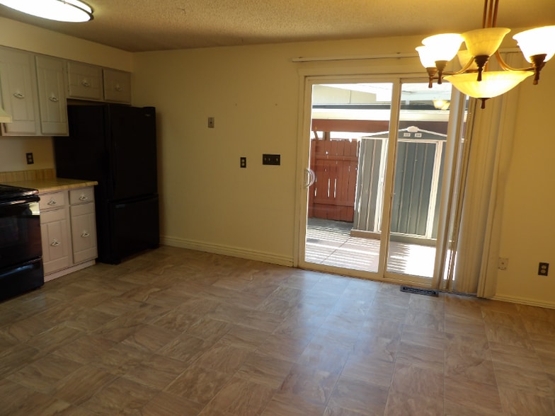 Building Photo - 226 W Rockrimmon Blvd