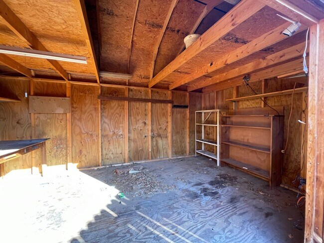 Building Photo - 3 bedroom, 2 bath, 2 living areas, 2 car garage Ranch style home nestled on a corner lot