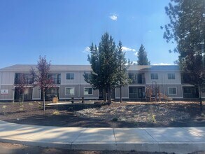 Building Photo - 940 W Felicity Ln