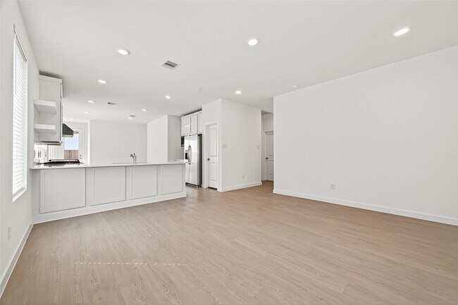 Building Photo - 6619 Sunset Velvet Dr