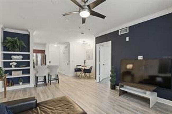 Building Photo - The Grande Downtown - Beautiful 1 bedroom ...