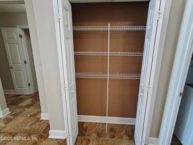 Building Photo - 1505 Majestic View Ln