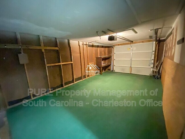 Building Photo - 371 Furman Ln