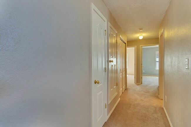 Building Photo - 1417 Plaza Verde Dr