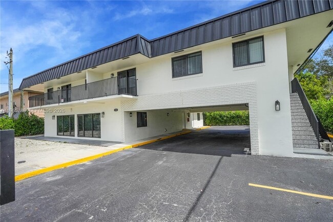 Building Photo - 5980 SW 40th Ave