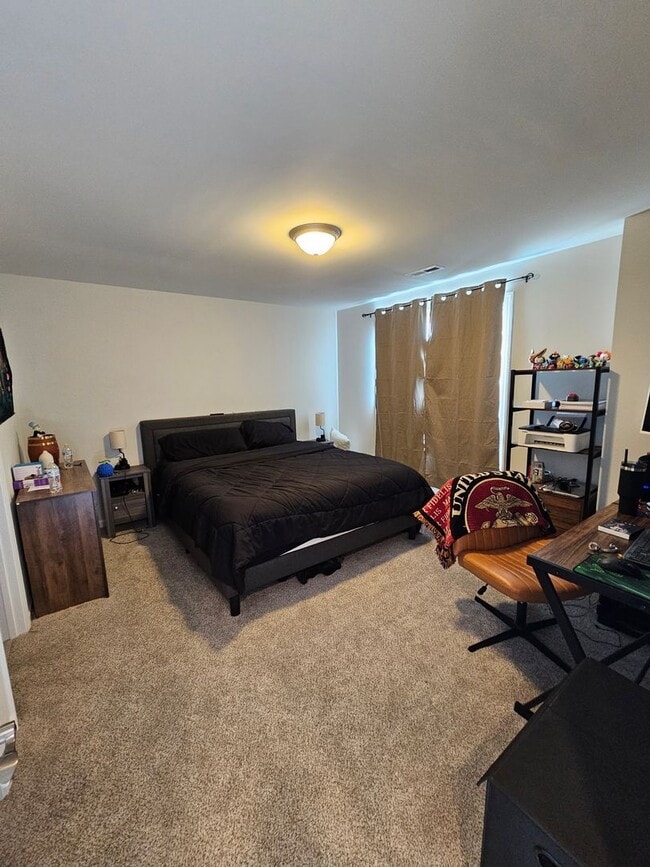 Building Photo - Newer Construction, 3 Bedroom Townhome!