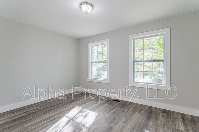 Building Photo - 741 Anderson Dr