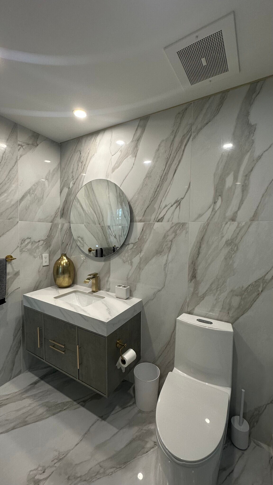 Building Photo - 139 NE 32nd St