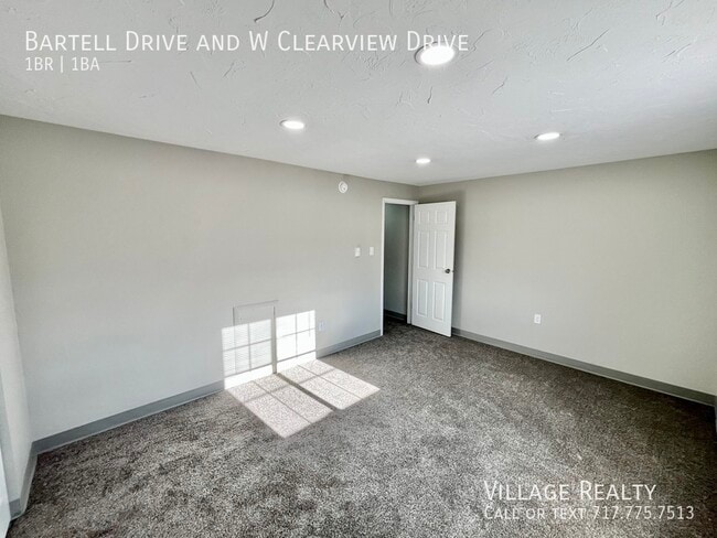 Building Photo - 51 W Clearview Dr