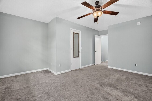 Building Photo - 507 Stinson Dr