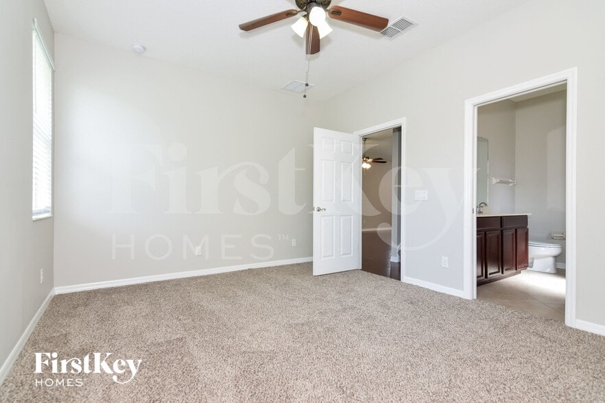 Building Photo - 7847 Foxgrove Dr