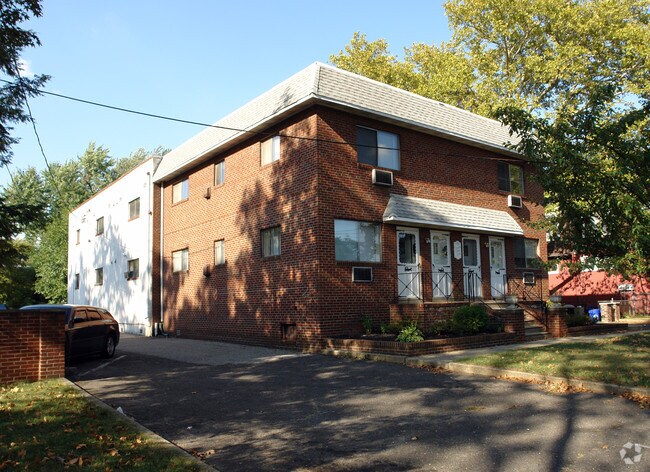 Primary Photo - Collins Court Apartments
