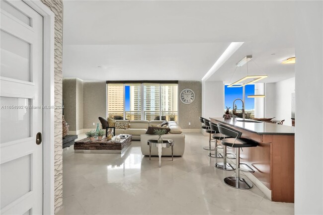 Living Area - 901 Brickell Key Blvd