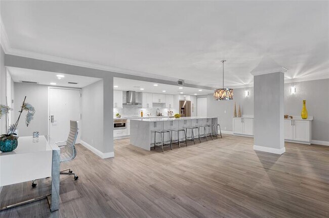 Building Photo - 777 Bayshore Dr
