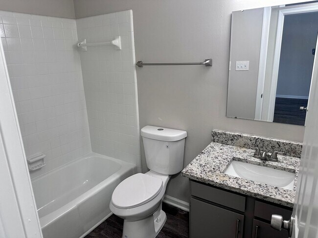Building Photo - Stunning 2-bedroom, 2 -bathroom Apartment
