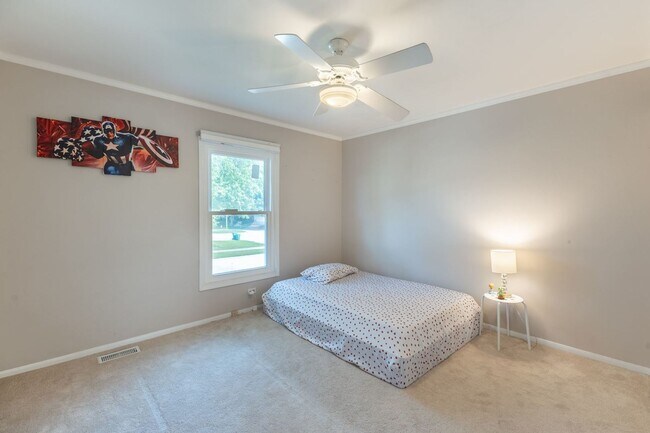 Building Photo - 520 Highland Grove Dr