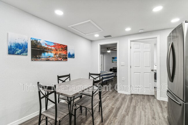 Building Photo - 10033 Brunswick Ln