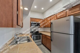 Building Photo - 1810 E Blacklidge Dr