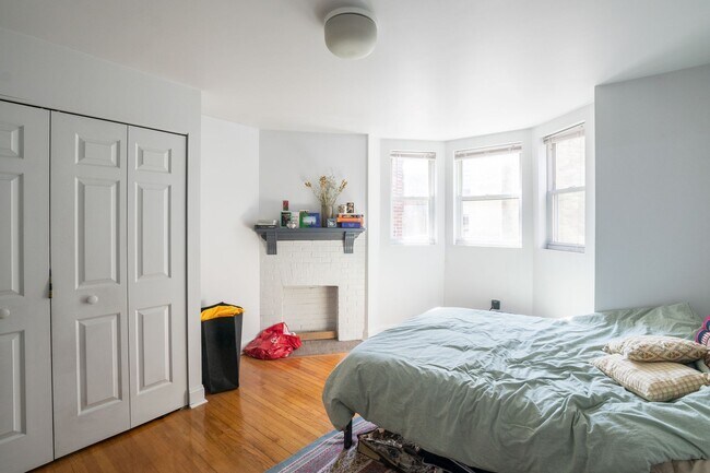 Building Photo - Large Center City Rittenhouse Four Bedroom Home