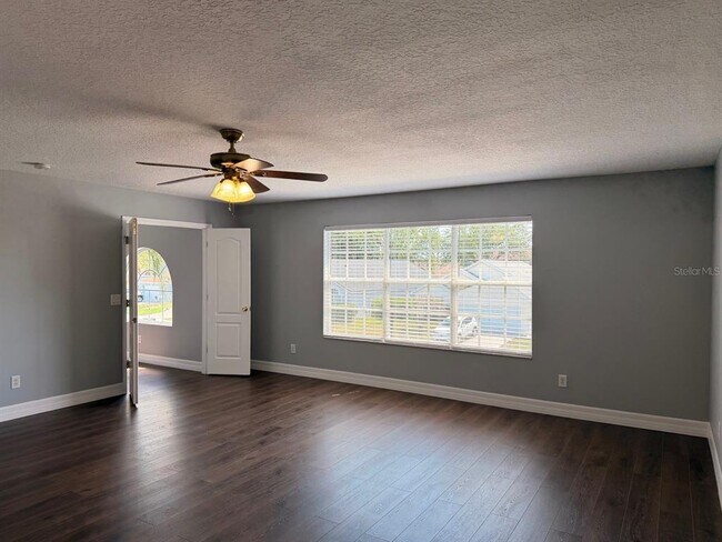 Building Photo - 5768 Los Palma Vista Dr