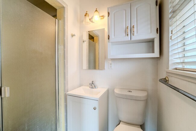 Building Photo - 2415 Covillaud St