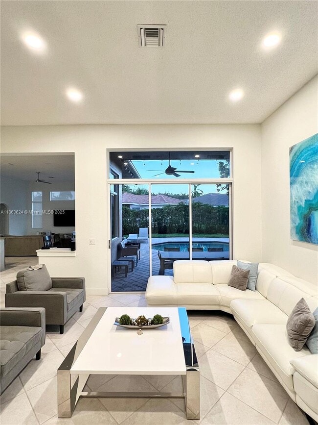 Building Photo - 3806 Oak Ridge Cir