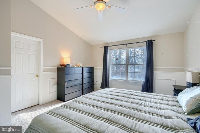 Building Photo - 215 Gracecroft Ct