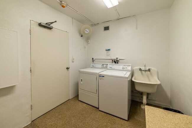 Building Photo - 2780 S Ocean Blvd