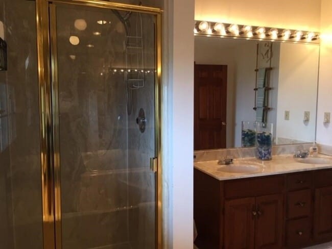 Building Photo - 3304 Baer Beach Rd