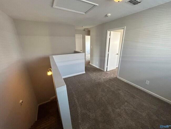 Building Photo - 3140 Lakeland Dr SW