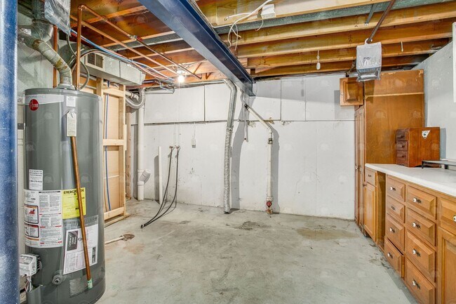 Building Photo - **Spacious 3-Bedroom Townhome with Partially Finished Basement and Off-Street Parking**