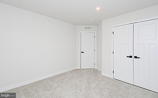 Building Photo - 500 Sterling Dr