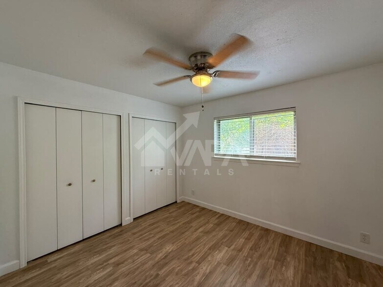 Building Photo - 6707 Cypress Lake Dr