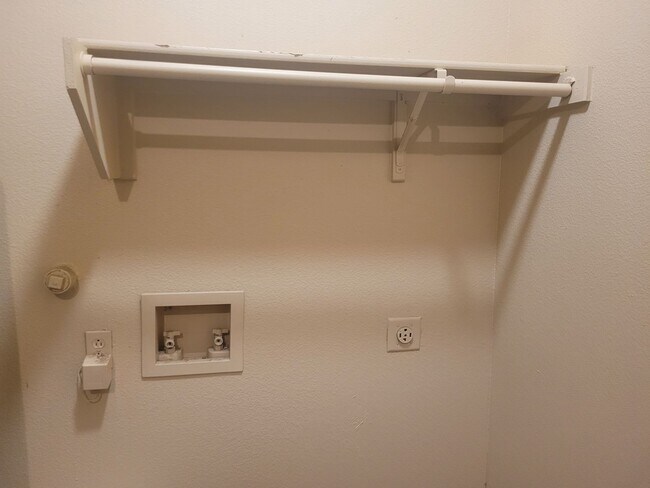 Building Photo - 10818 Mathom Landing