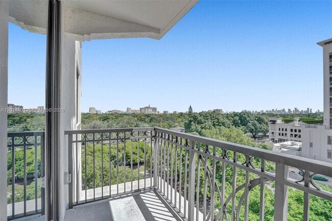 Building Photo - 301 Altara Ave