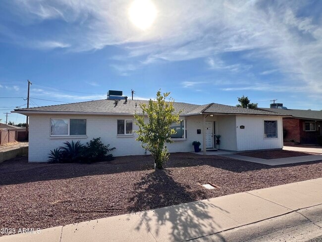 Primary Photo - 7329 E Lewis Ave