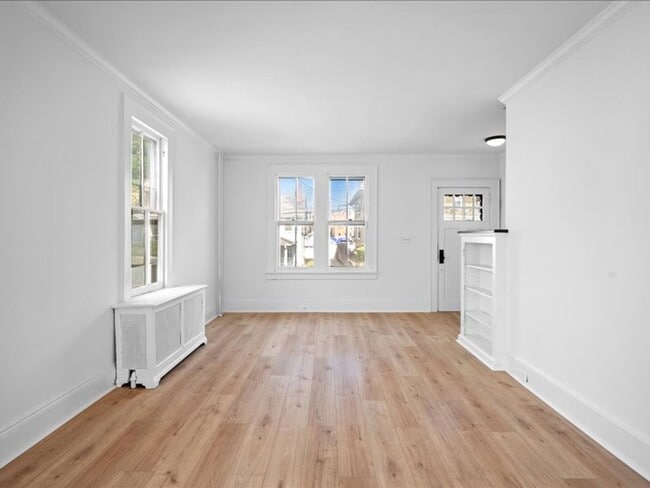 Building Photo - Spacious Pet Friendly 4 Bedroom Rental in ...