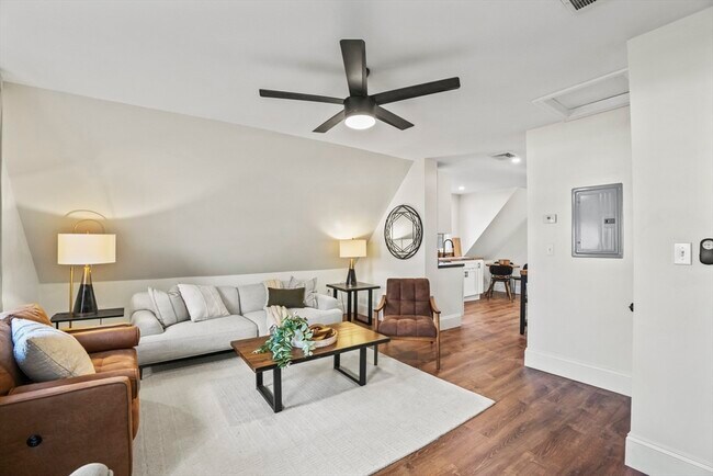 Building Photo - 1142 Washington St