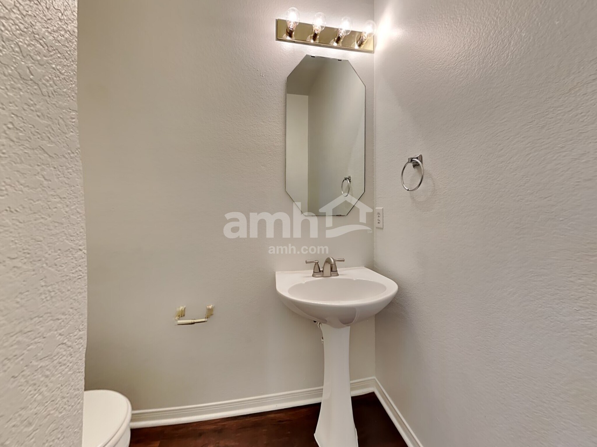 Building Photo - 1304 Carriage Ln