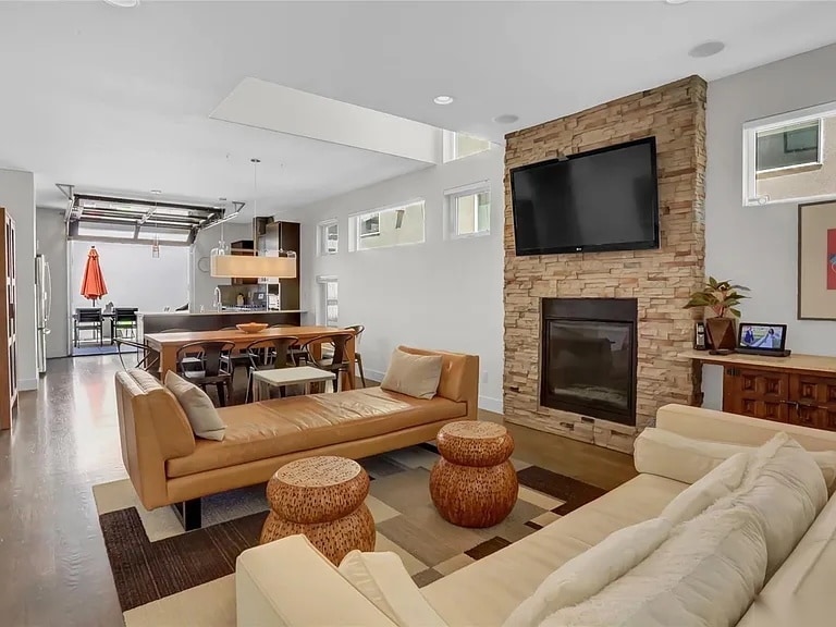 Building Photo - 2713 Grove St