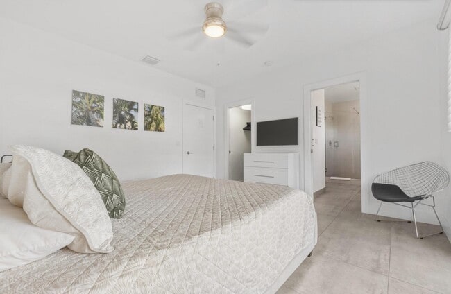 Building Photo - 1367 N Ocean Blvd