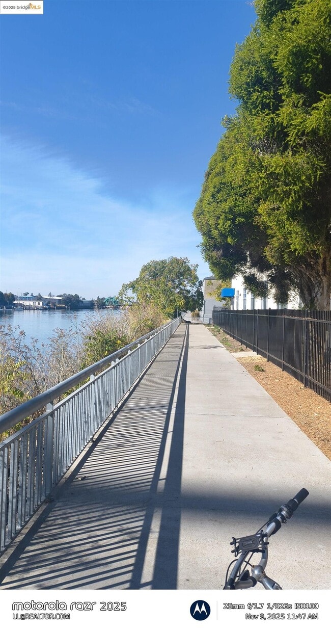 Building Photo - 3532 San Leandro St