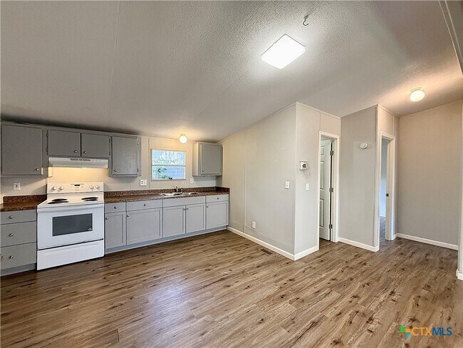 Building Photo - 319 E Zipp Rd