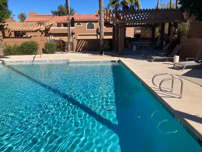 Building Photo - 5640 E Bell Rd