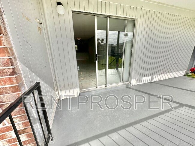 Building Photo - 5317 Curry Ford Rd