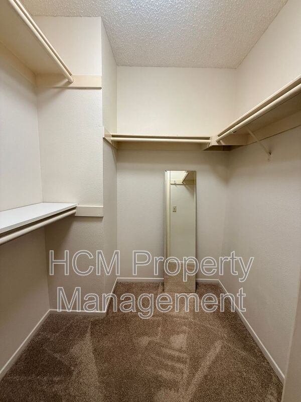 Building Photo - 113 Alberti Aisle