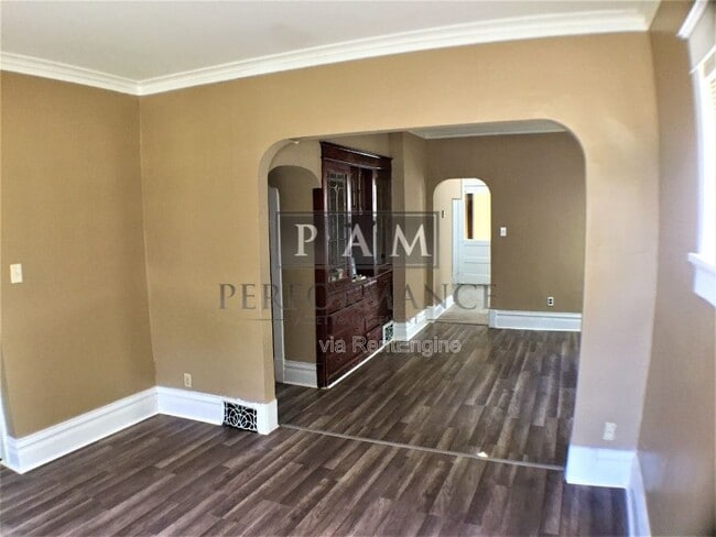 Building Photo - 1132 S 57th St