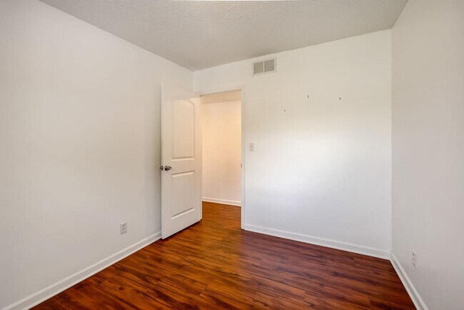 Building Photo - 1392 Wolfe St