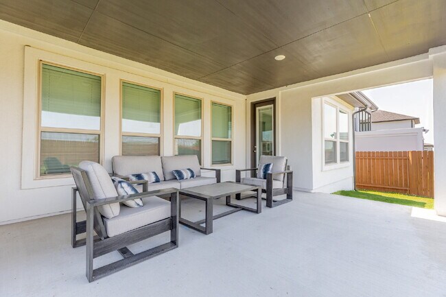 Building Photo - 2332 Giona Pl