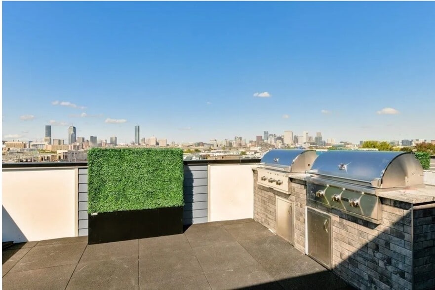 Building Photo - 400 Dorchester St